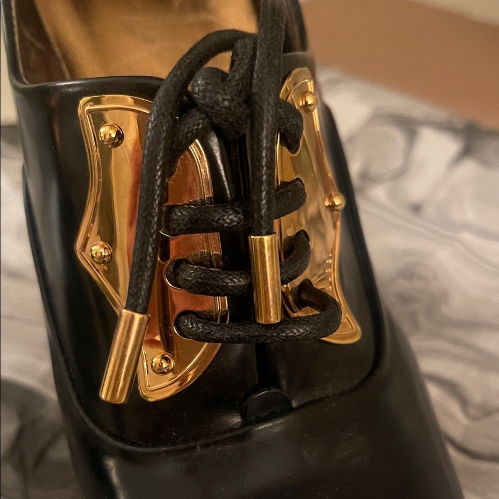 Gucci Women's 5” oxford platform pumps. Black Leather with Gold Hardware. - Picture 5 of 7